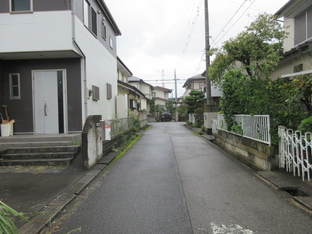 中古戸建　嵐山町志賀274-27（リフォーム住宅）の前面道路含む現地写真
