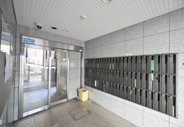渋谷区笹塚２丁目の賃貸マンションのエントランス