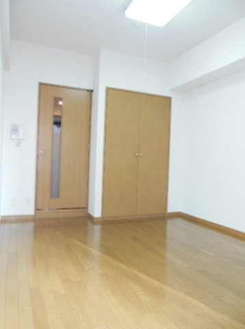 渋谷区笹塚２丁目の賃貸マンションの居間・リビング