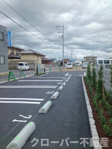 メゾンリヴィエールＧの駐車場