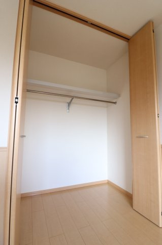 レシェンテ茨木E棟の収納