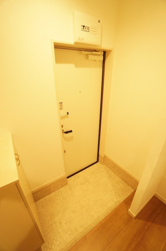 イーグル与野本町 A棟の玄関