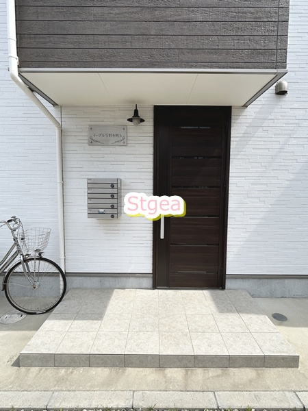 イーグル与野本町 A棟のエントランス