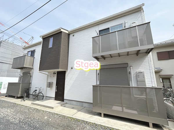 イーグル与野本町 A棟の玄関