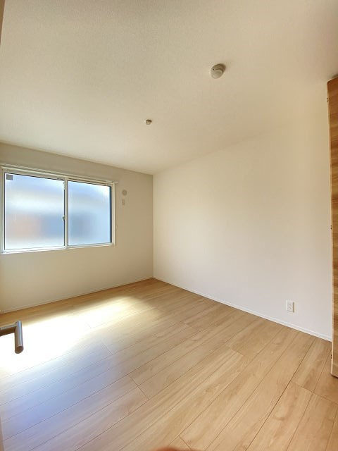 尼崎市西難波町２丁目のアパートの居間・リビング
