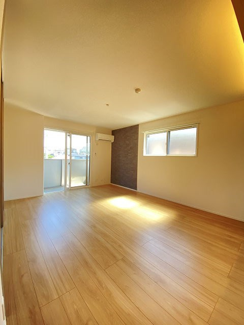 尼崎市西難波町２丁目のアパートの居間・リビング