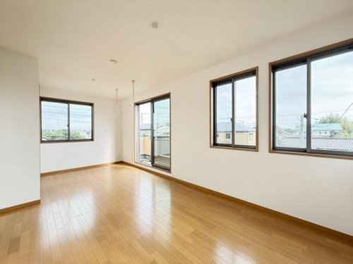 【洋室】 | 藤沢市宮原　中古戸建 | 明るい洋室です