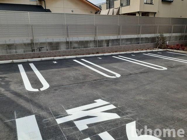 カーサフェリーチェの駐車場