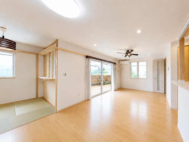 【居間・リビング】 | 大和市桜森2丁目 中古戸建 全1棟