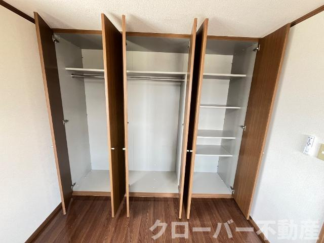 ローズグレイ・パレスの収納|南洋室クローゼット
