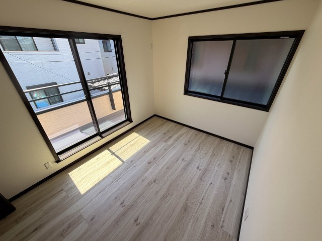 春日部市中央3丁目第6期の洋室|２階の洋室6帖。日当たりが良く明るいです！