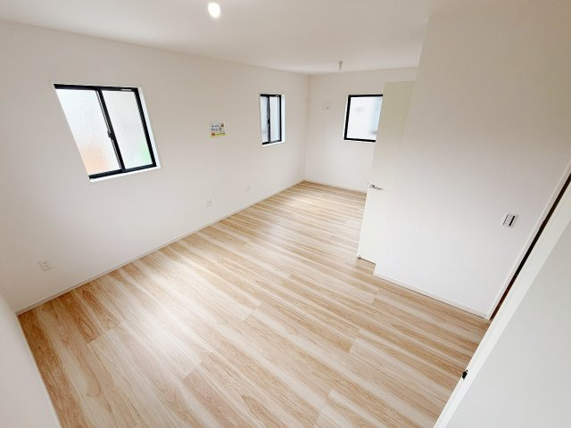 久喜市野久喜4期　1号棟の洋室|２階洋室6.5帖＋4.7帖のお部屋です！