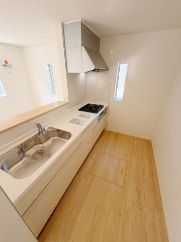 幸手市西2丁目第7　全3棟　2号棟のキッチン|床下収納あり！
