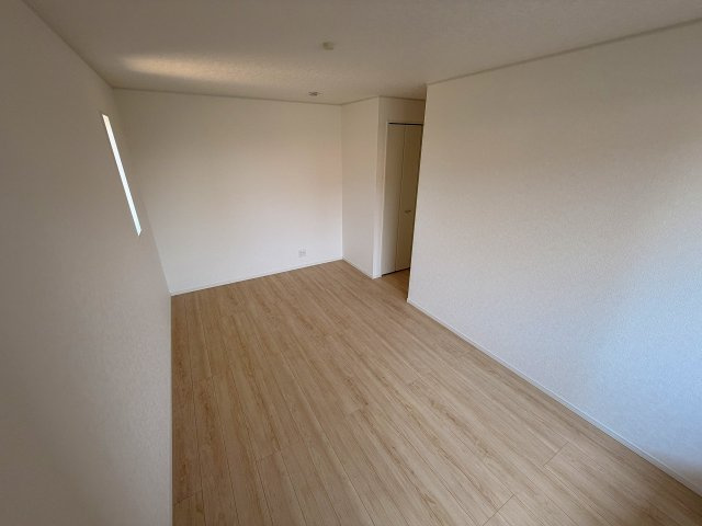 幸手市西2丁目第7　全3棟　2号棟の洋室|洋室8.5帖！