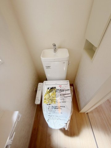 幸手市西2丁目第7　全3棟　2号棟のトイレ|引き戸がいいですね！