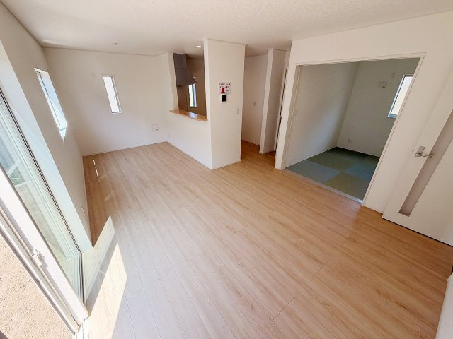 幸手市西2丁目第7　全3棟　2号棟の居間・リビング|南向きで明るい！