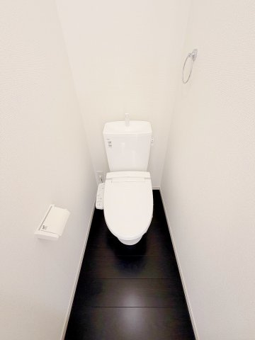 幸手市北2期　全2棟　1号棟のトイレ|温水便座付のトイレはいいですね！