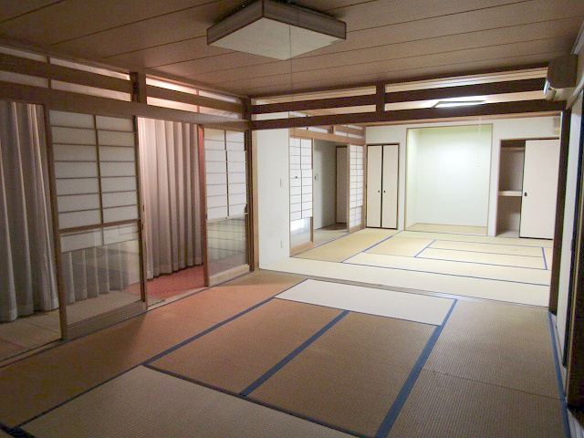 古河市茶屋新田の和室|2部屋合わせて約22.5帖の大空間に！