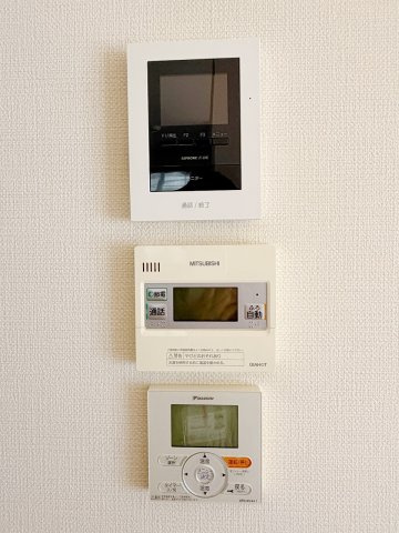 羽生市西一丁目の防犯設備|上からモニター付きインターホン、給湯器パネル、床暖房パネル！