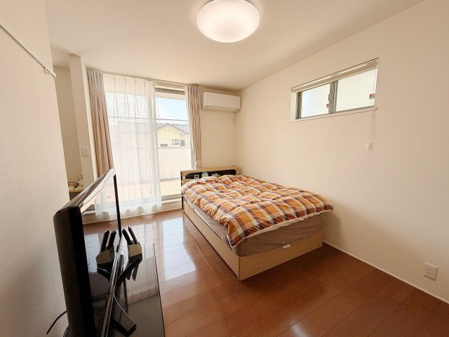 羽生市西一丁目の洋室|大容量収納があるのでお部屋がスッキリ片付きます！