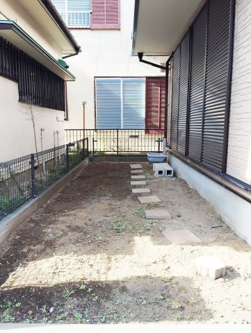 春日部市緑町3の庭