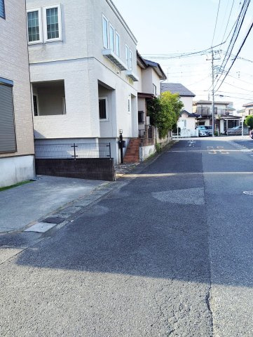 春日部市緑町3の前面道路含む現地写真