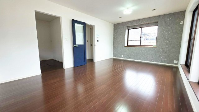 春日部市緑町3の洋室