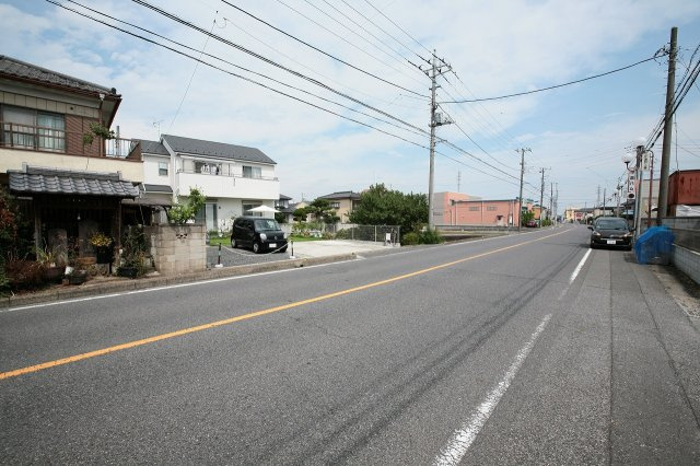 加須市久下5丁目の前面道路含む現地写真