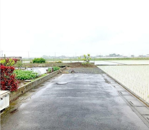 加須市本郷の前面道路含む現地写真