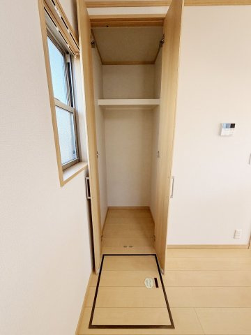 加須市東栄2丁目の収納|災害時の保存食糧も収納できます。床下収納もあり充実！