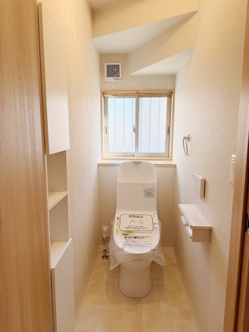 加須市東栄2丁目のトイレ|トイレに窓がついているのは風水的に◎