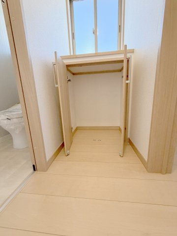 加須市東栄2丁目の収納|トイレ横に収納あり便利ですね！