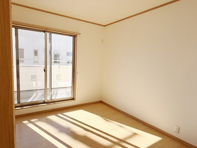 加須市東栄2丁目の洋室|陽射したっぷり明るい洋室！