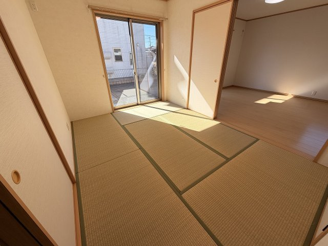 加須市東栄2丁目の和室|和室からの入る陽射しも明るい！
