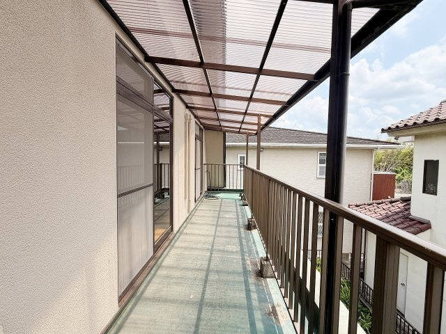 加須市鴻茎のバルコニー|２階の３部屋から出られるバルコニーは広々！