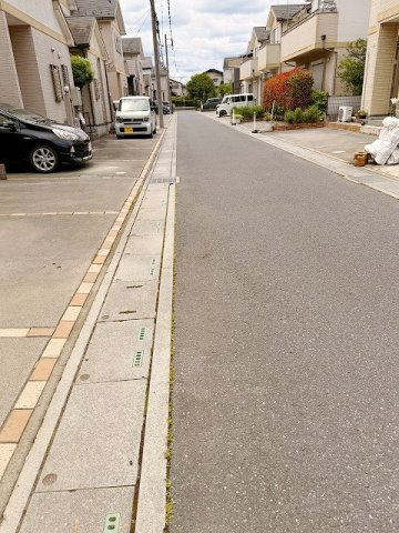 幸手市緑台1丁目の前面道路含む現地写真|前面道路からの駐車もスムーズ！
