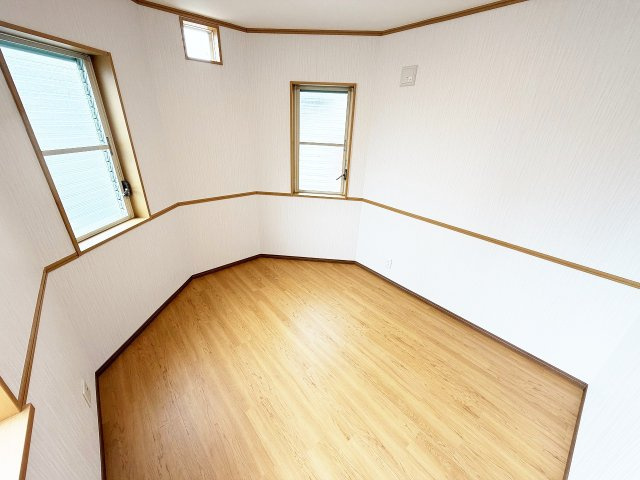 久喜市久喜東4丁目の子供部屋|6帖洋室です！変わった形でお子様も大喜び！
