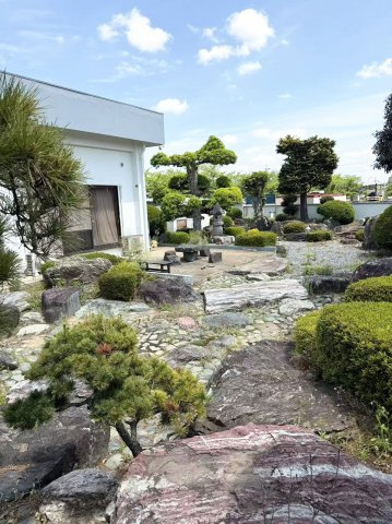 久喜市上内の庭|和の趣を感じる緑豊かな庭園！お庭でゆったりランチやティータイムも！