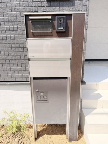 久喜市栗原2丁目　3期のその他|モニター付きインターホンには宅配ボックスも！