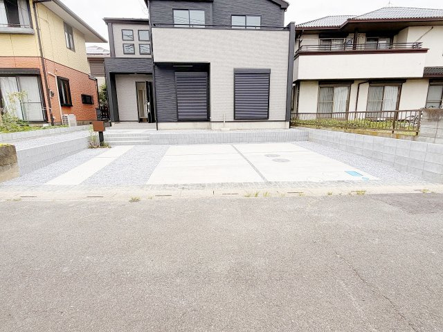 幸手市中12期　5丁目　全1棟の駐車場|駐車スペースあります！