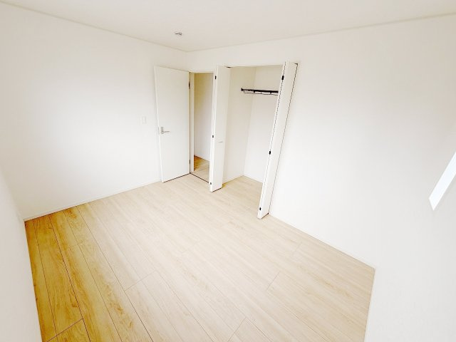 加須市南町第3　全3棟の洋室|床の色も明るく清潔感あります！