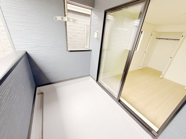 加須市南町第3　全3棟のバルコニー|ルーフバルコニーで多少の雨なら大丈夫！