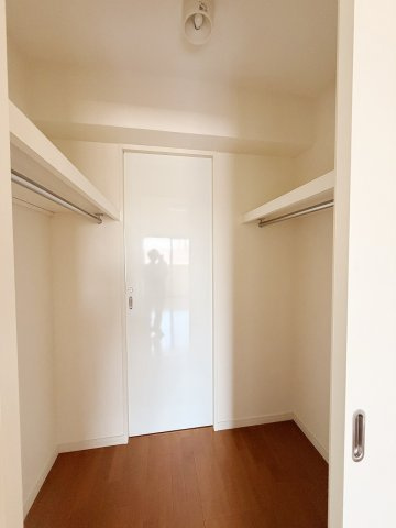 サンクレイドル春日部の収納|両隣部屋から出入りできるウォークスルークローゼット！