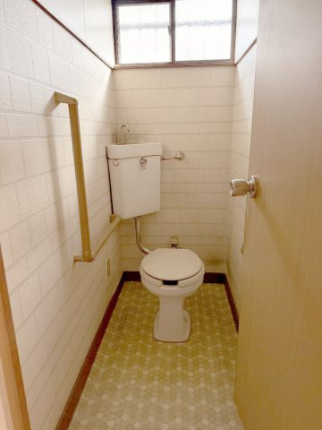 久喜市栗原4丁目のトイレ|窓つきのトイレは換気良し◎