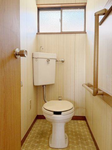 久喜市栗原4丁目のトイレ|窓付きトイレ明るくて◎