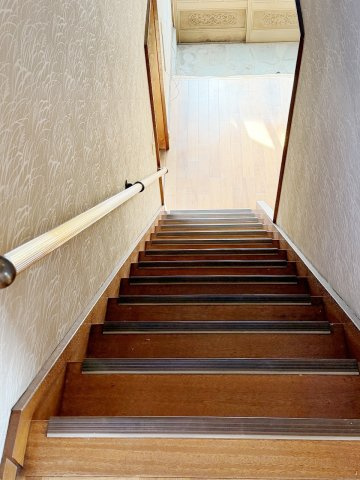 久喜市栗原4丁目のその他|階段には手すり付き。安全！
