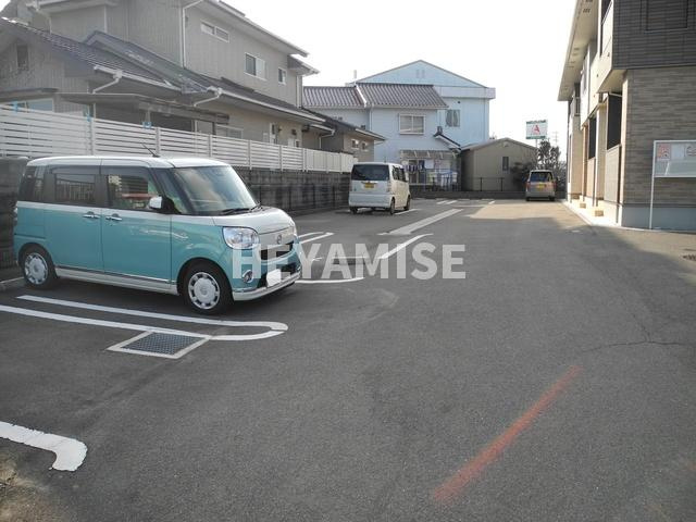 ベルローズの駐車場