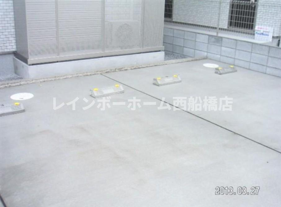 アクシズA棟の駐車場
