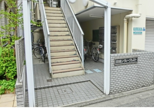 田端シティークレストのエントランス