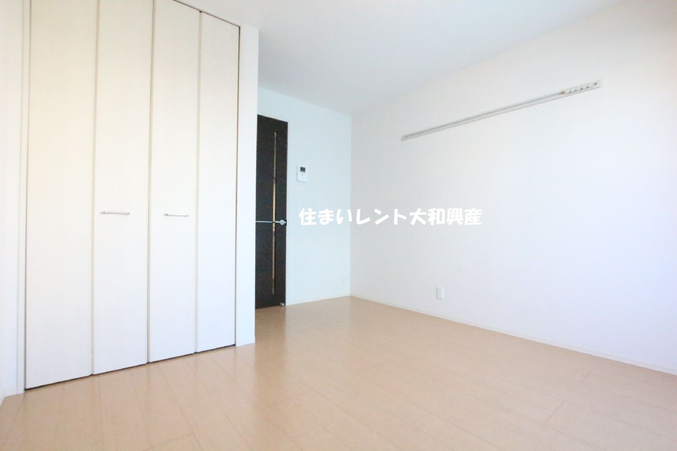 ドミールの洋室